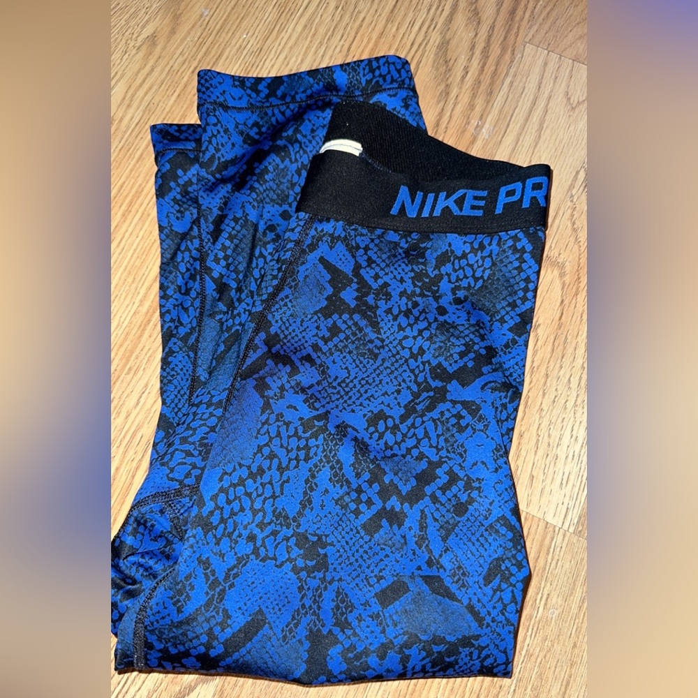 Nike pro leggings size S